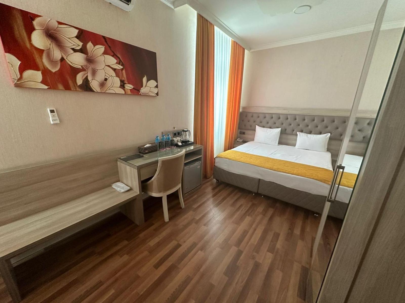 Hotel Empire Business Bakoe Buitenkant foto